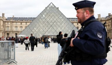 Parijse politie erkent grote gaten in de beveiliging Louvre na juwelendiefstal