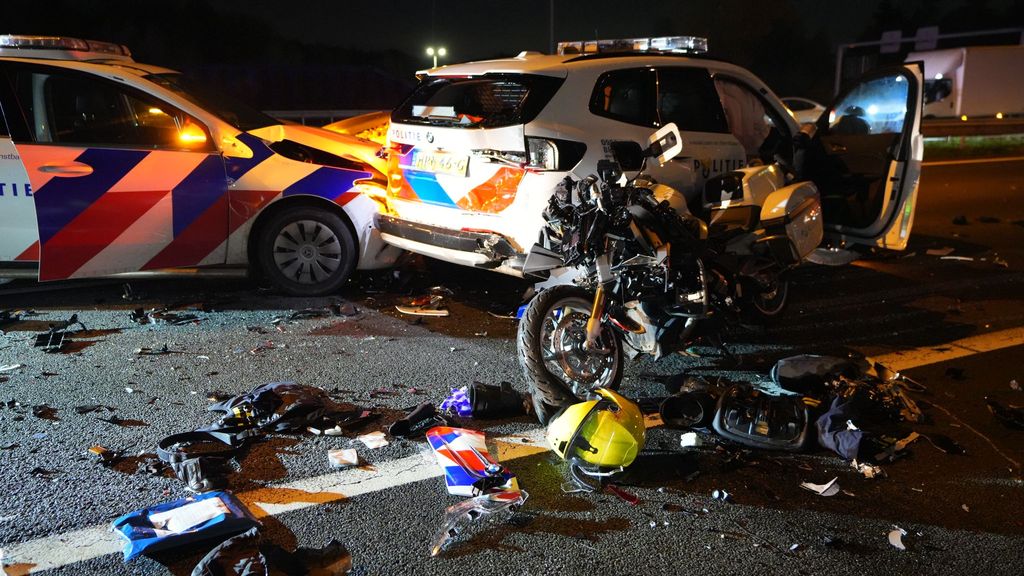 Bestuurder van gestolen auto rijdt agenten aan op A2, twee zwaargewonden