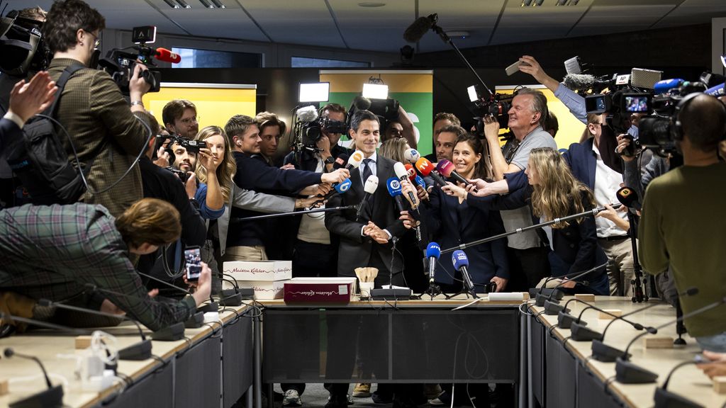 Aanwijzen verkenner uitgesteld tot dinsdag • D66 na telling Amsterdam 15.000 stemmen voor op PVV