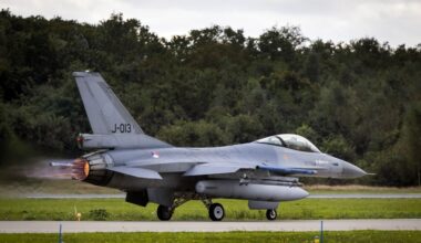 Advies om regels aan te scherpen na bijna-botsing tussen F-16 en lesvliegtuig