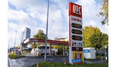 Sancties dwingen Russische oliereus tot grote uitverkoop