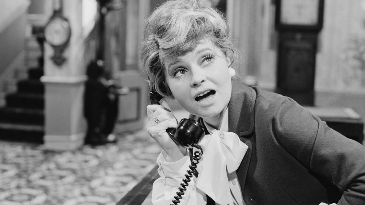 ‘Fawlty Towers’-actrice Prunella Scales overleden op 93-jarige leeftijd - De Standaard