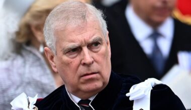 Britse prins Andrew nu ook geen prins meer, moet verplicht verhuizen