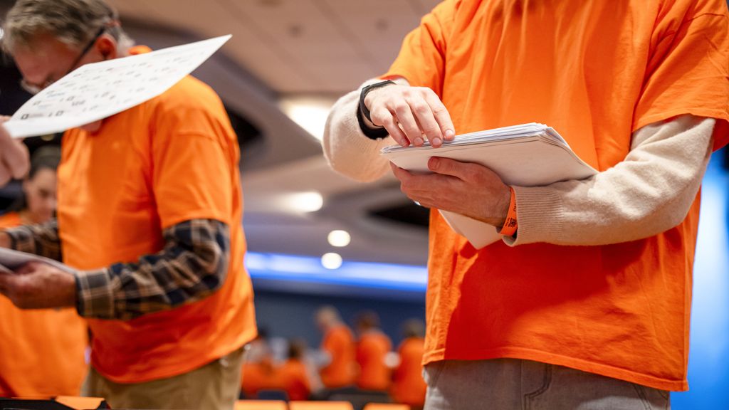 ogen gericht op Venray en briefstemmen