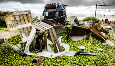 Waarschuwing aan truckers na spoorbotsing Meteren: 'Rijd door de slagbomen'