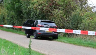 Vader en dochter aangehouden na vondst dode man in auto Boxmeer