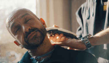 Samen alleen: intiem portret van een gratis kapper voor ongedocumenteerden - VPRO Documentairegids