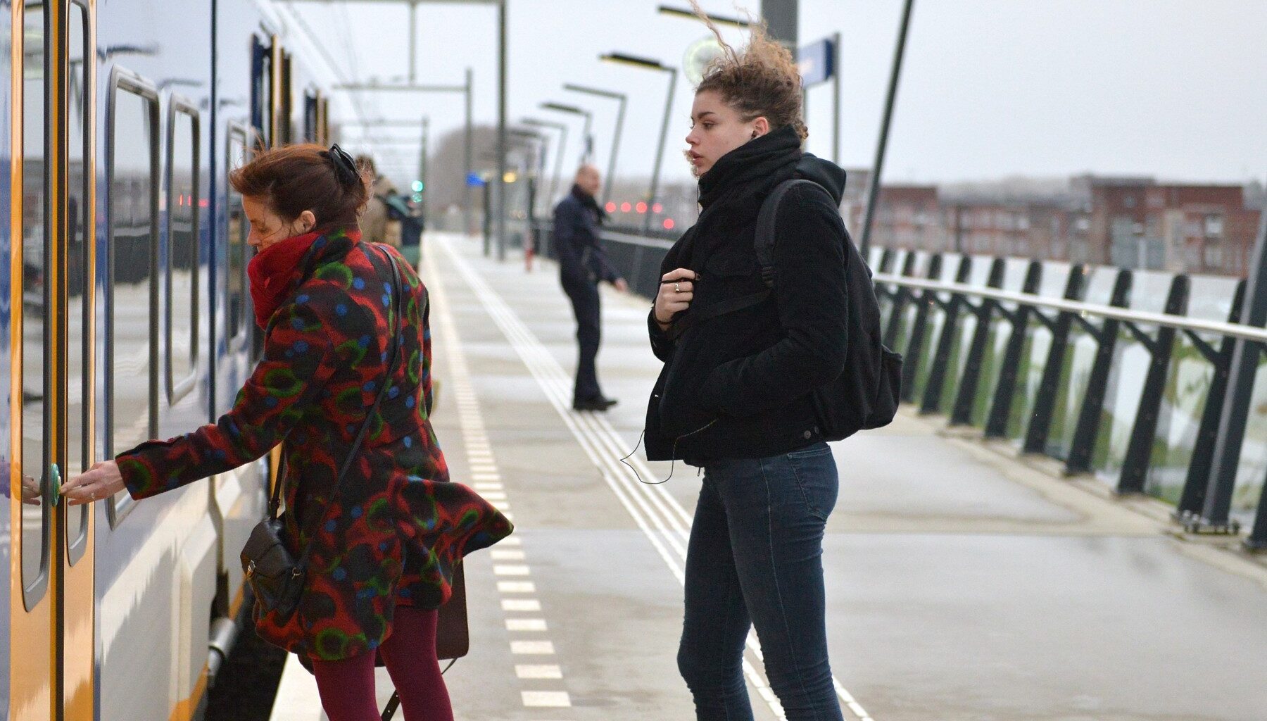 Storm in Nederland: dienstregeling aangepast in Zeeland