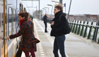 Storm in Nederland: dienstregeling aangepast in Zeeland