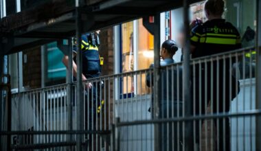 83-jarige man slaat indringer van zich af - Rijnmond