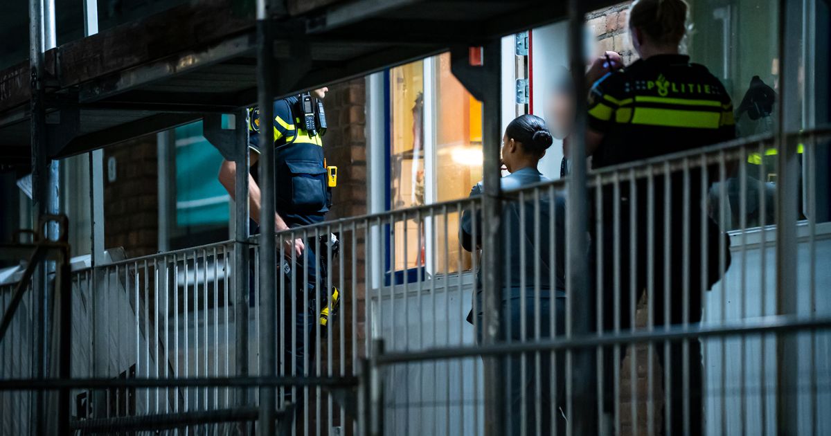 83-jarige man slaat indringer van zich af - Rijnmond