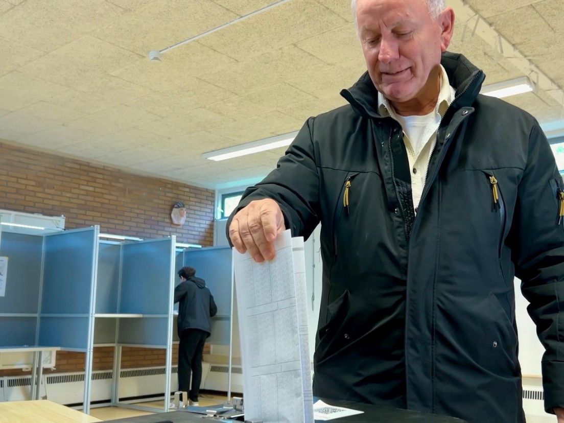 Jan Struijs (50Plus) bracht zijn stem uit in Hellevoetsluis