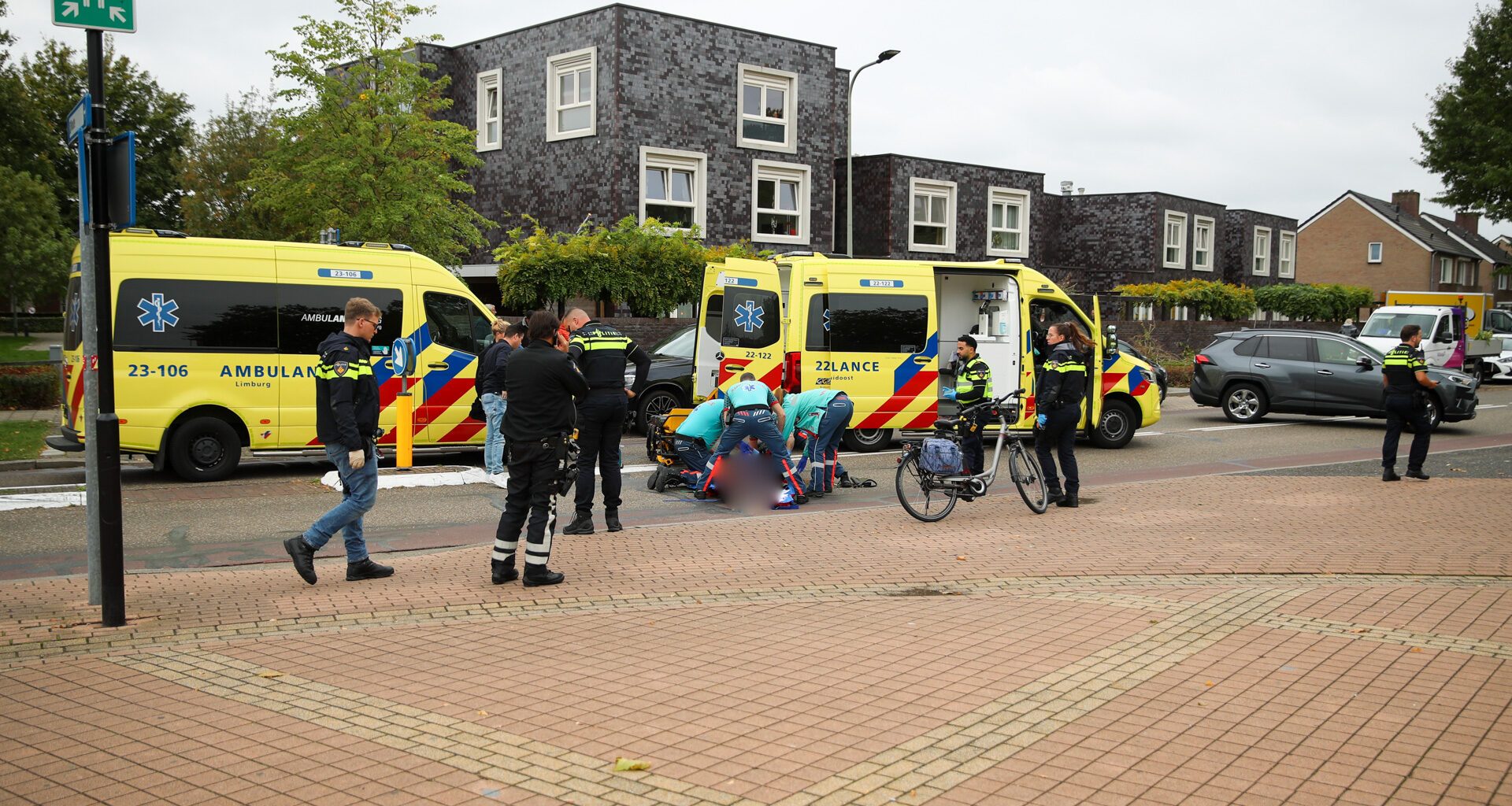 Fietsster ernstig gewond na aanrijding op Geenestraat in Nederweert