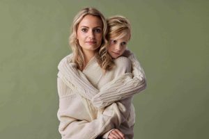 Thumbnail voor Ellemijn was tienermoeder: ‘Ik trok me niets aan van de roddels, was juist trots op mijn dikke buik’