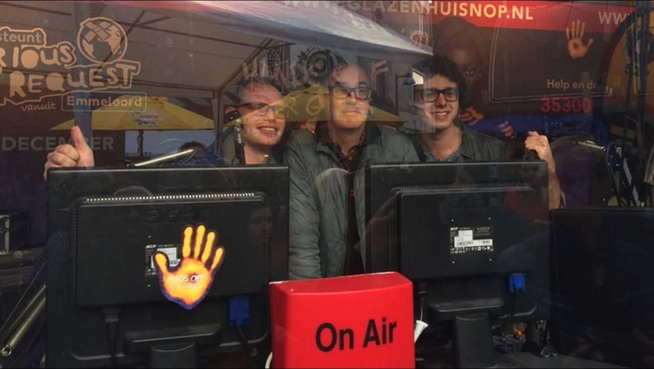 Omroep Flevoland - Nieuws - Glazen Huis in Emmeloord is terug van weggeweest: 48 uur non-stop radio voor het goede doel