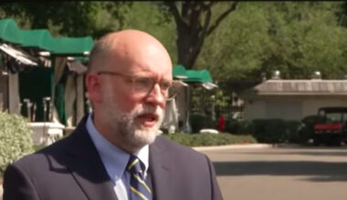 Trump dag 255: Trump stopt klimaatfinanciering Democratische staten, legt infrastructuurprojecten in NY stil, geeft Qatar veiligheidsgaranties, speelt urenlang nieuwe mariachi AI-video af na klacht over racisme, bouw gouden balzaal gaat door tijdens shutdown, integriteitsbureau dat toezicht houdt op regering gesloten