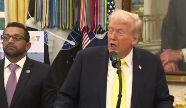 Trump dag 269: Trump wil voornamelijk witte vluchtelingen, verdubbelt steun aan Argentinië, wil Belastingdienst op linkse groepen afsturen, mogelijk raketten over Californië dit weekend, christelijk kruis op Medal of Freedom, hakenkruis in kantoor congreslid