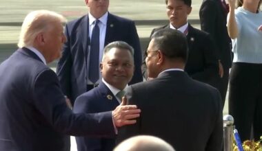 Trump dag 280: Trump vraagt Justitie 'verkiezingsfraude 2020' te onderzoeken, trekt visum Britse journalist in die kritisch is over Israël, systeem vergoeding vrijwillig vertrek werkt niet, 50 nationale noodtoestanden, helikopter en Hornet storten neer in Zuid-Chinese zee