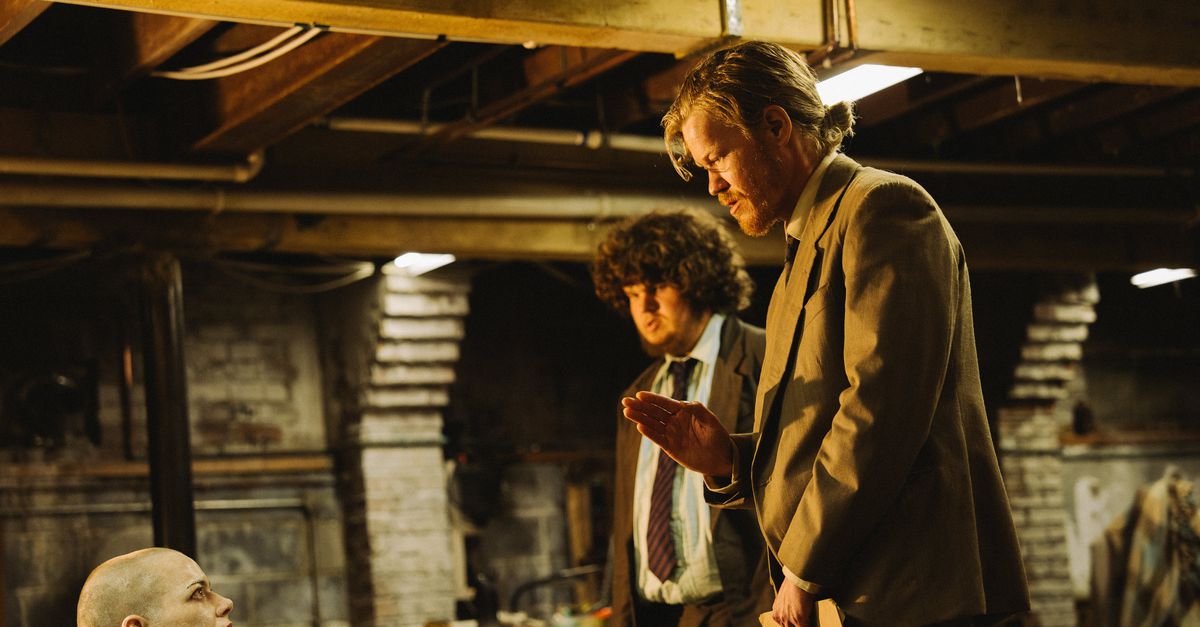 Yorgos Lanthimos’ ‘Bugonia’ is een zinderend, oergrappig duel over de werkelijkheid