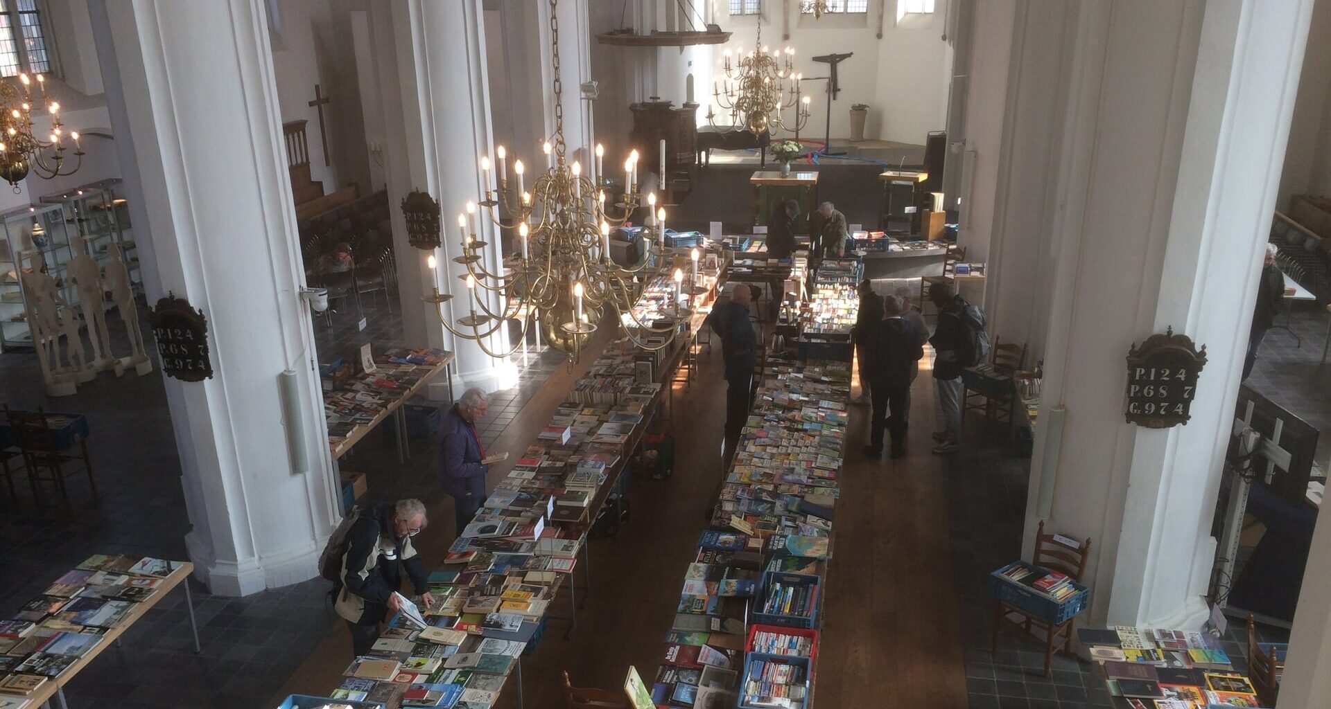 Boeken- en curiosamarkt in Catharinakerk | Cultuur