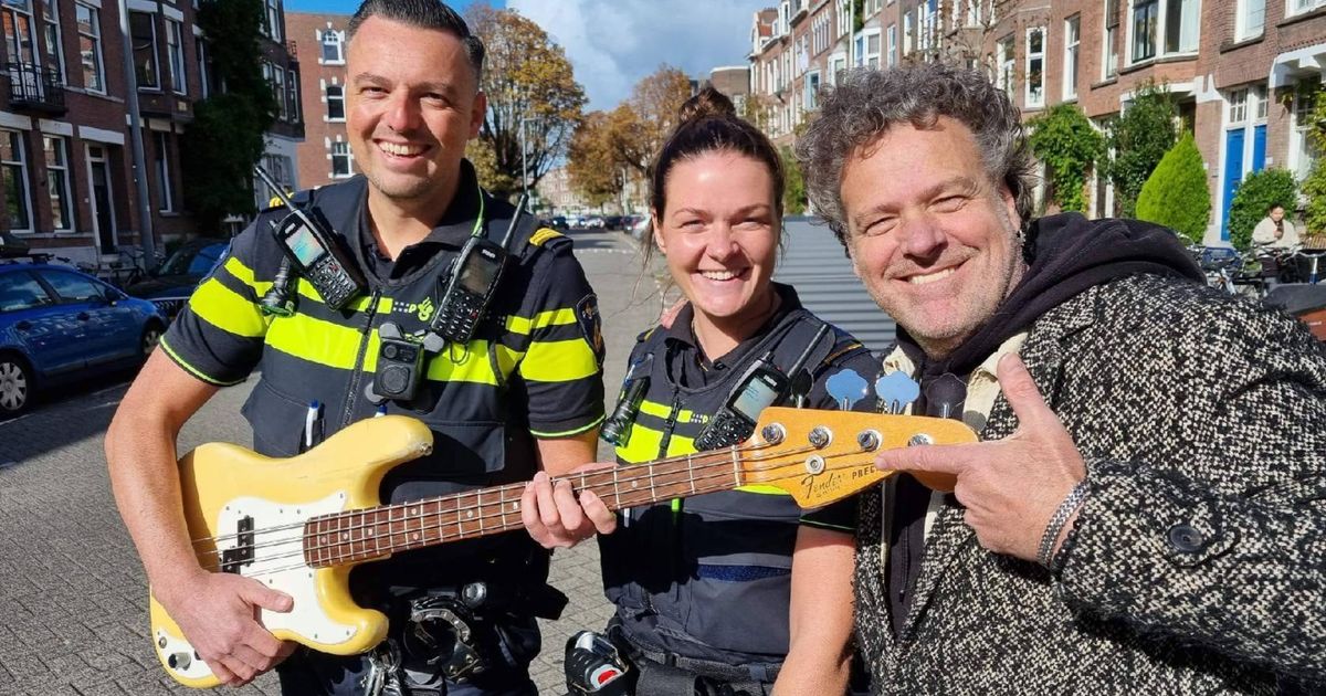 Oud-bassist van Waylon en Kane vindt gestolen gitaar 13 jaar later terug
