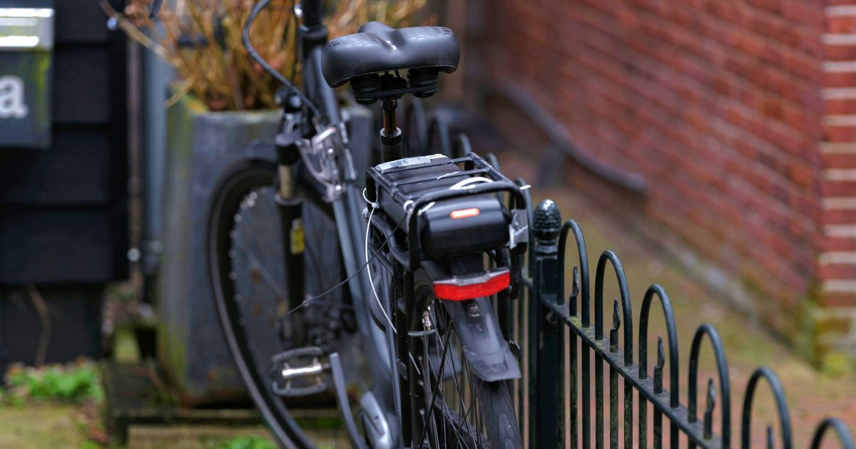 Bij het omvallen van een elektrische fiets kan de accu beschadigd raken