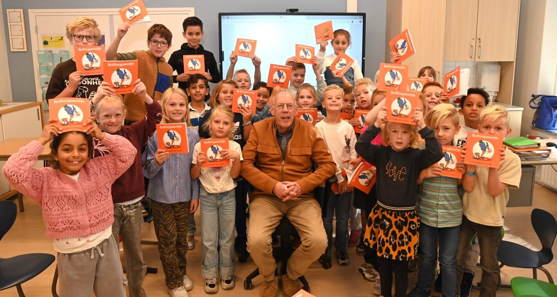 Nieuwste boek Fred Eggink voorgelezen op kindcentrum Oranje Nassau