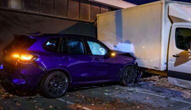 BMW van ruim 200.000 euro total-loss na aanrijding - Rijnmond