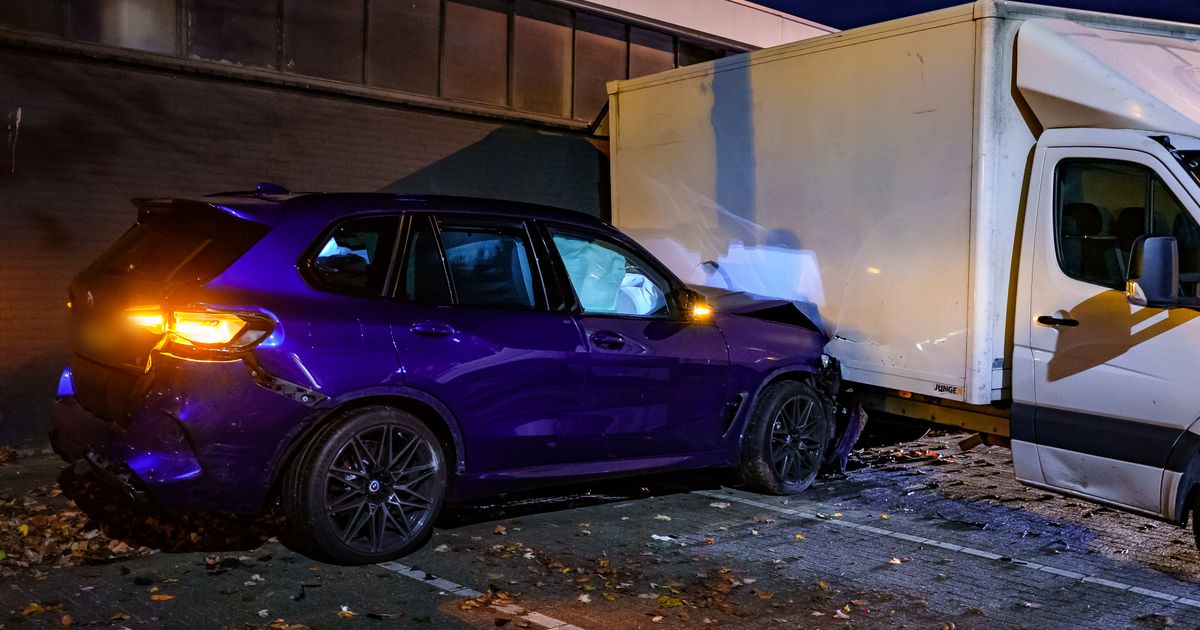 BMW van ruim 200.000 euro total-loss na aanrijding - Rijnmond