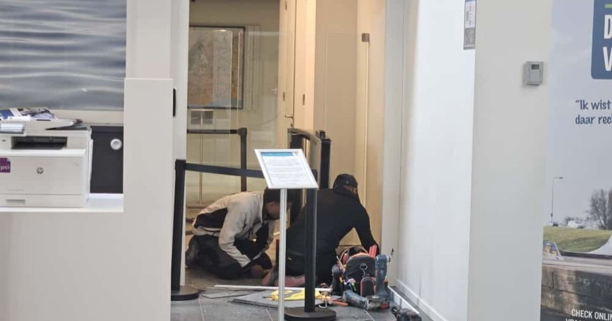 Jas van boa gestolen uit stadskantoor - Rijnmond