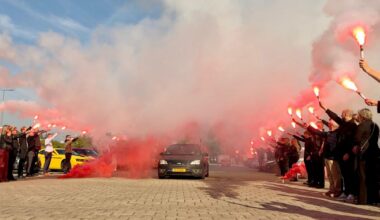 Indrukwekkend eerbetoon bij De Kuip voor jonge omgekomen havenarbeider (21)