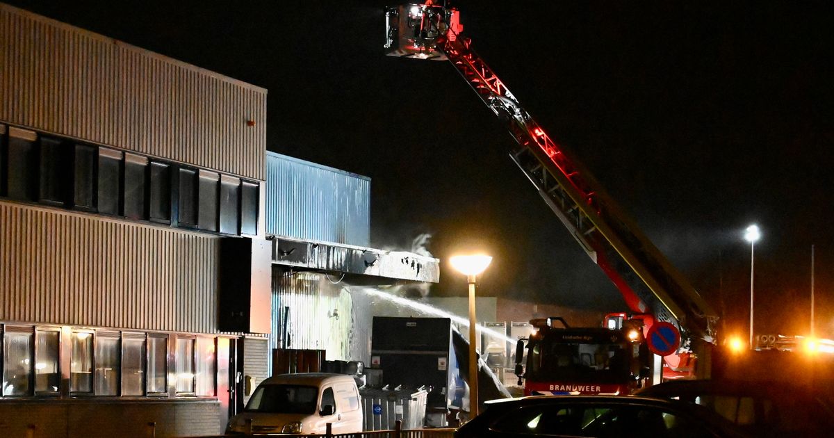 112-nieuws: Brand bij bedrijfspand in De Meern | Auto's botsen in Nieuwegein, meerdere boetes - RTV Utrecht
