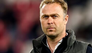 Heerenveentrainer Veldman: "Klaverboer staat in principe in de basis" | Bronzen schild voor twee spelers van Cambuur