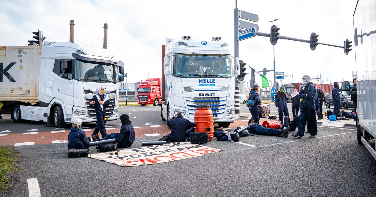 Vrachtwagens al urenlang vast op Maasvlakte door protest: boze chauffeurs, maar ook steun - Rijnmond