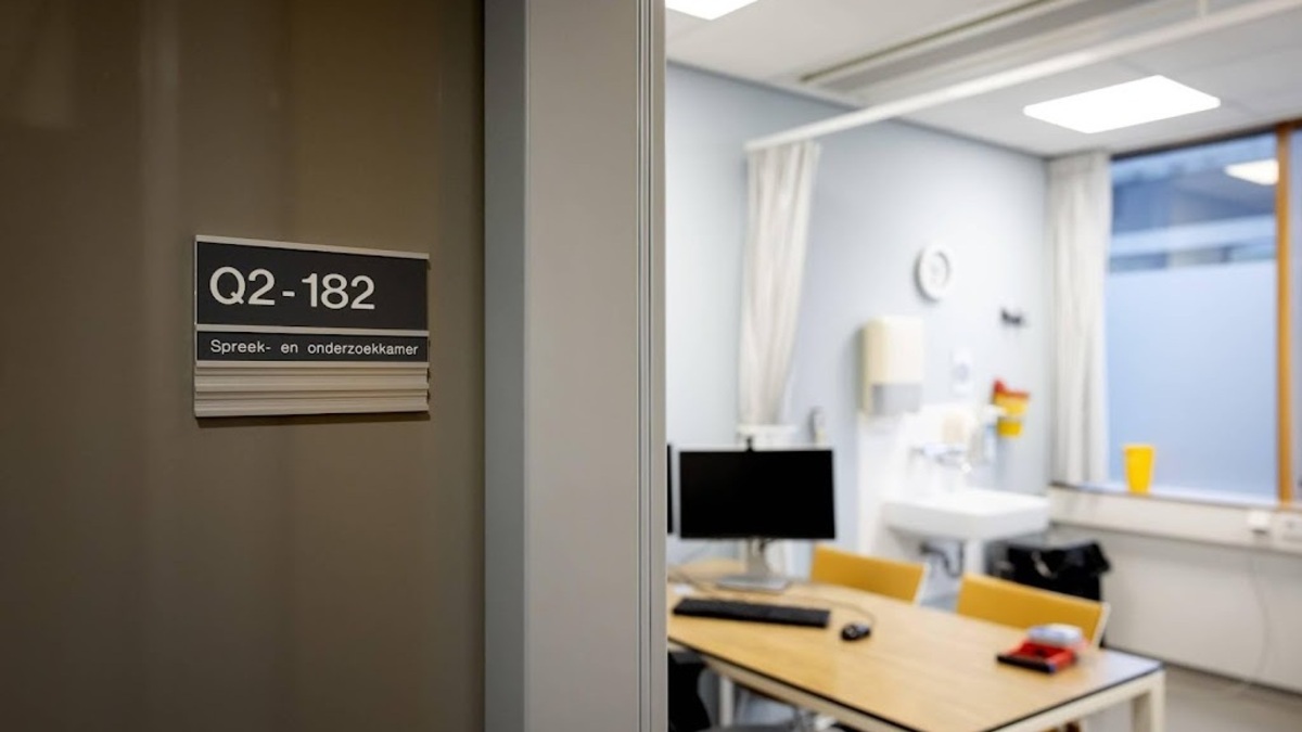 Mensen die de variant XFG of Stratus van het coronavirus oplopen, kunnen keelpijn en een loopneus krijgen.