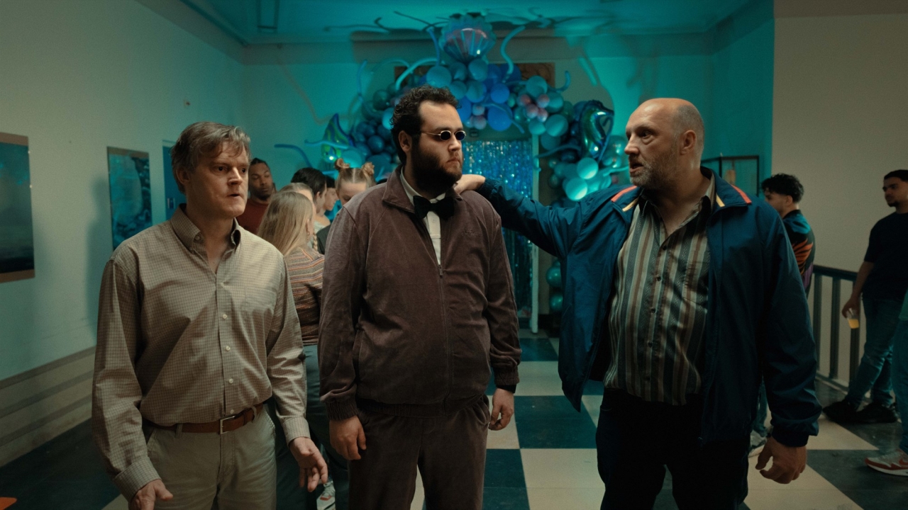 Ga 'Straf' direct kijken: "Dubbel van het lachen" en "Hilarische film" - FilmTotaal