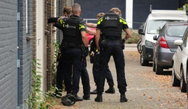 Schoten op bovenwoning Bartoklaan Utrecht, meerdere kogelgaten in ruiten - RTV Utrecht