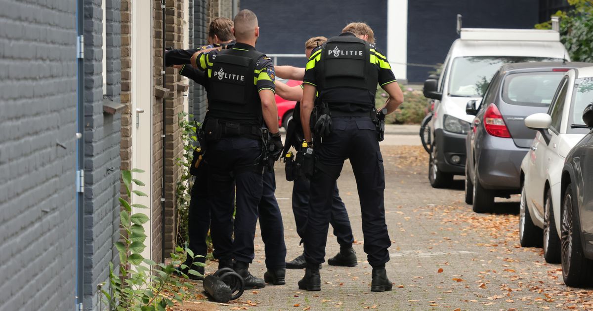 Schoten op bovenwoning Bartoklaan Utrecht, meerdere kogelgaten in ruiten - RTV Utrecht