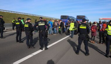 Demonstratie op Afsluitdijk voorbij, één activist aangehouden