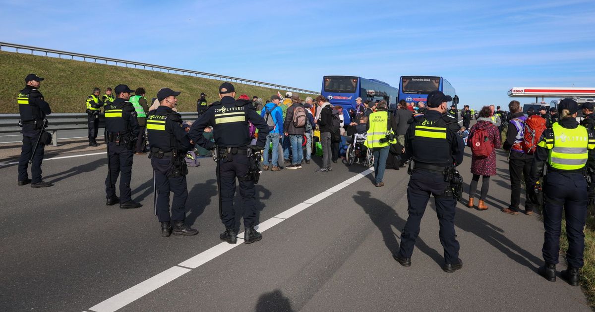 Demonstratie op Afsluitdijk voorbij, één activist aangehouden