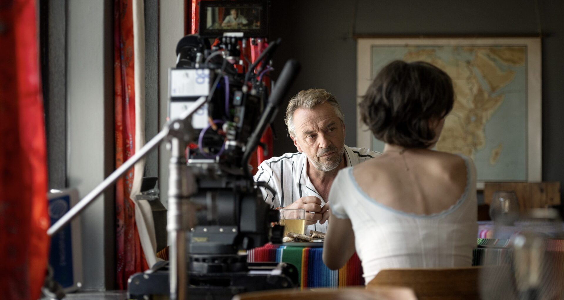 NPO komt met eerste beelden van Terschellinger dramaserie Badgast - Omroep Zilt