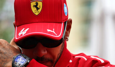 Weinig medelijden voor Hamilton bij Ferrari: "Met z'n f*cking honderd miljoen!"