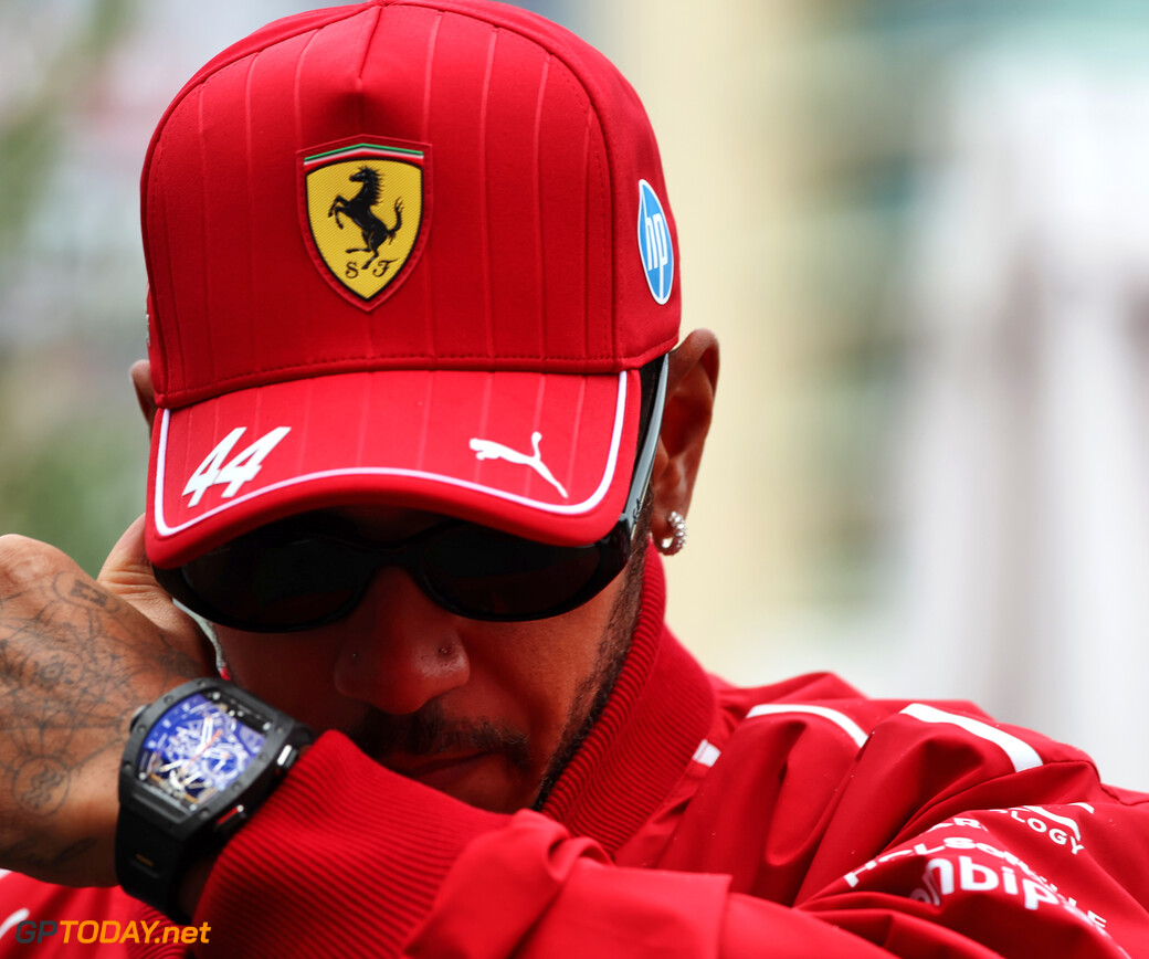 Weinig medelijden voor Hamilton bij Ferrari: "Met z'n f*cking honderd miljoen!"