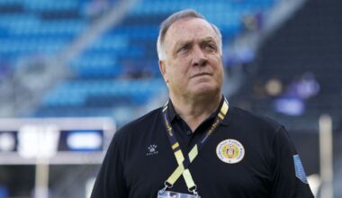 Tranen van Dick Advocaat ontroeren spelers Curaçao: ‘Iets gezien wat ik nooit bij een trainer zag’ - Omroep West