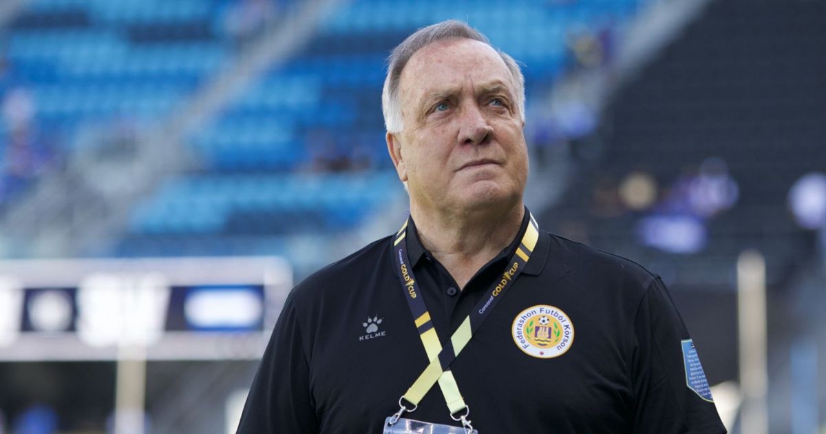 Tranen van Dick Advocaat ontroeren spelers Curaçao: ‘Iets gezien wat ik nooit bij een trainer zag’ - Omroep West