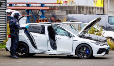 Inval bij autobedrijf, urenlang onderzoek met honden en drone - Omroep West