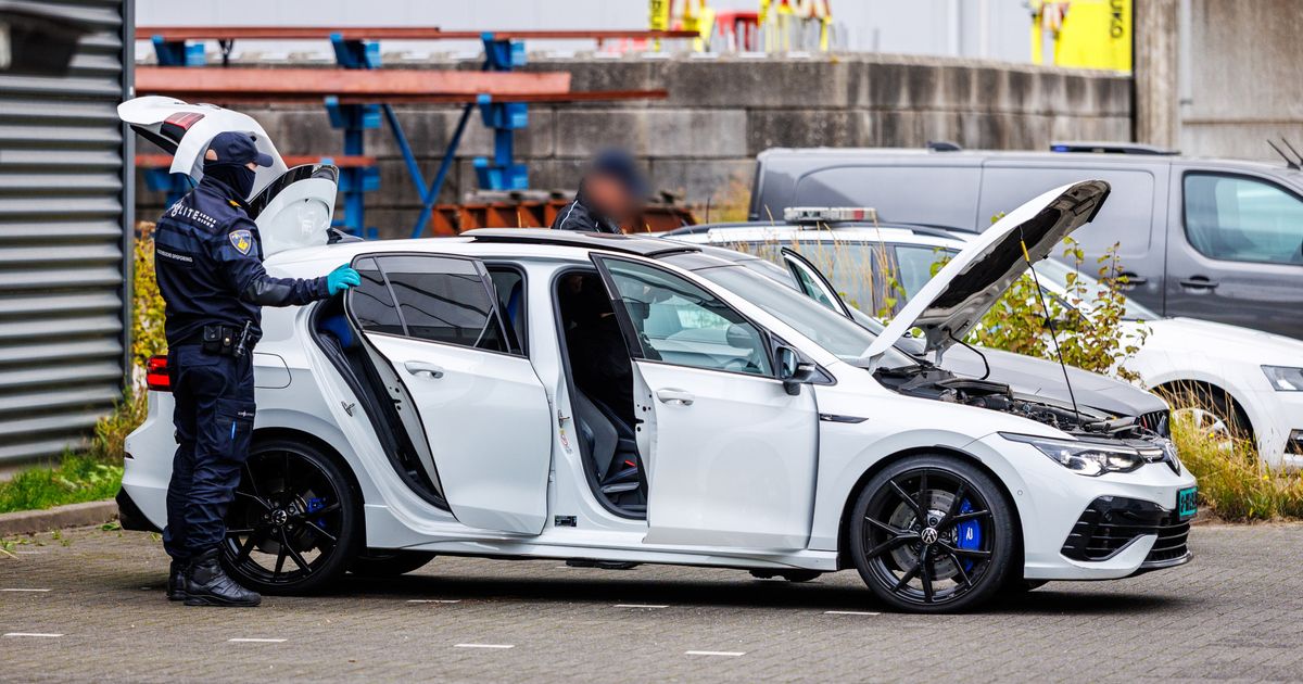 Inval bij autobedrijf, urenlang onderzoek met honden en drone - Omroep West