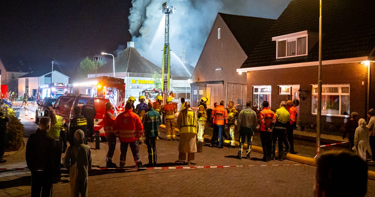 Mensen in shock na grote brand partycentrum: 'Tranen in je ogen' - Rijnmond