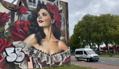 Waarom de kleurrijke 'Zigeunervrouw uit Andalusië' in Sittard-Geleen is beklad met een slogan