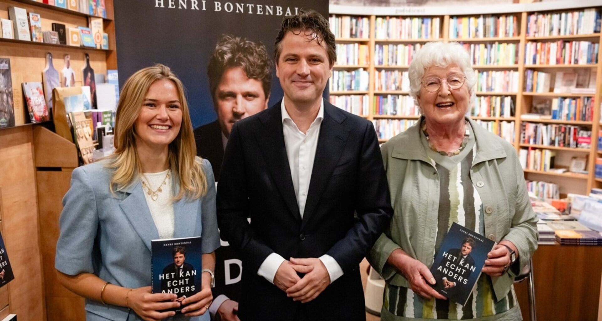 CDA-lid uit Bergschenhoek krijg eerste boek Bontenbal - Adverteren Lansingerland | De Heraut